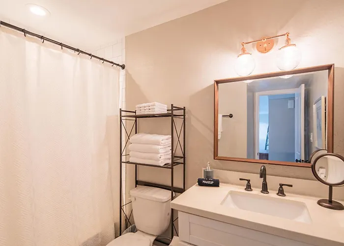 Spacious 4bd With Pool And Putting Near Old Town *