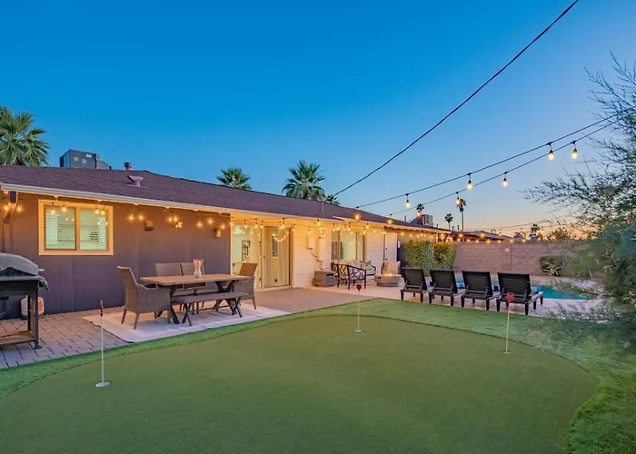 Spacious 4bd With Pool And Putting Near Old Town Holiday home