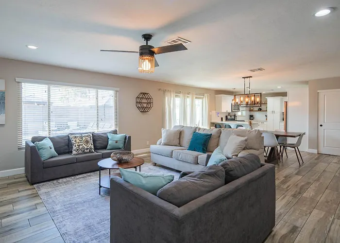 Spacious 4bd With Pool And Putting Near Old Town Holiday home *