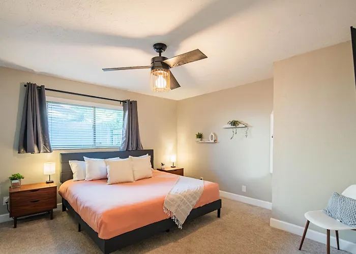 Spacious 4bd With Pool And Putting Near Old Town *