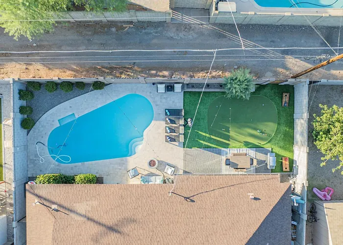 Spacious 4bd With Pool And Putting Near Old Town Holiday home