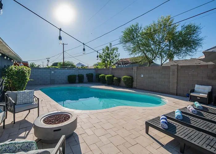 Holiday home Spacious 4bd With Pool And Putting Near Old Town