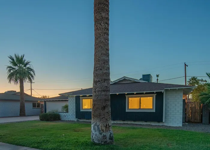 Holiday home Spacious 4bd With Pool And Putting Near Old Town *